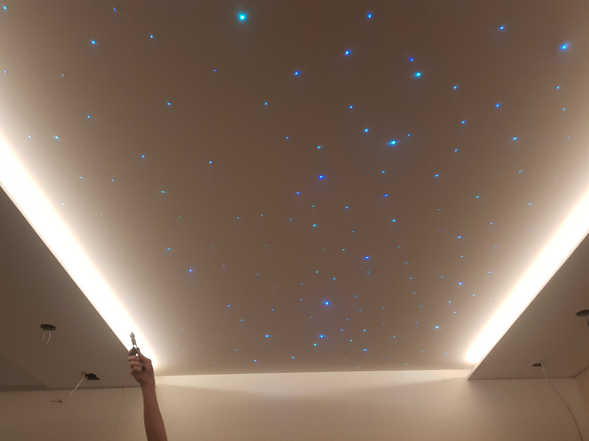 Натяжной потолок - звездное небо с подсветкой