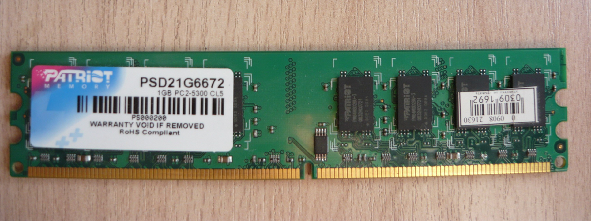 Оперативная память горит. Горит оперативка. Сгоревшая планка оперативной памяти. Сломалась оперативная память. Оперативная память.