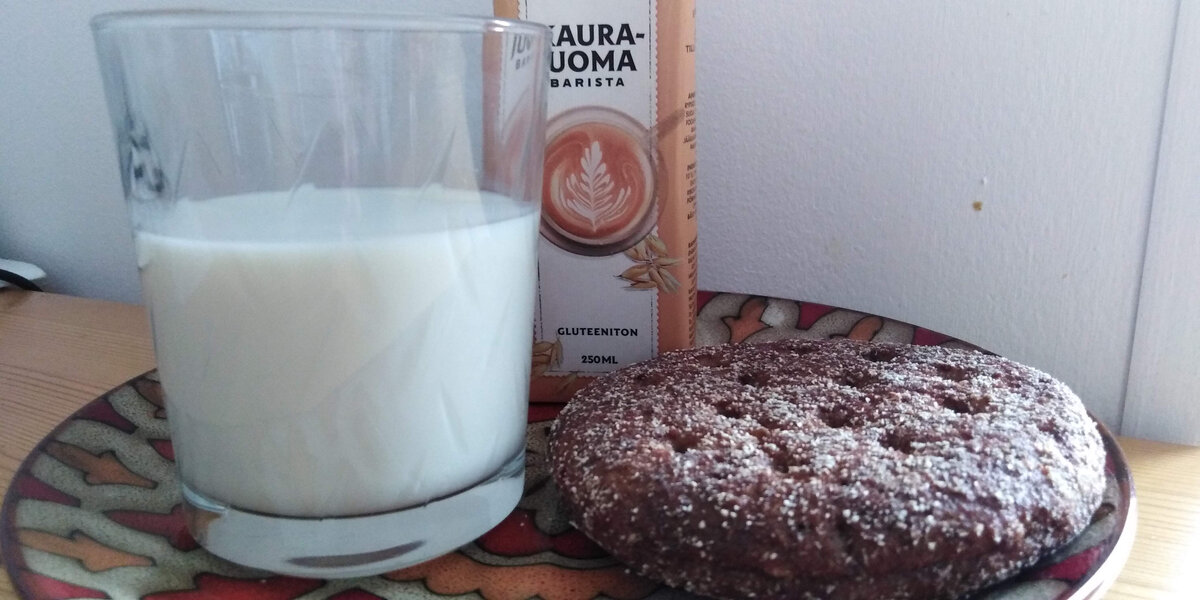 мой первый подвиг - я пробую овсяное молоко. Выпивабельно. 