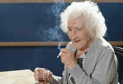 Крепкая бабуля.