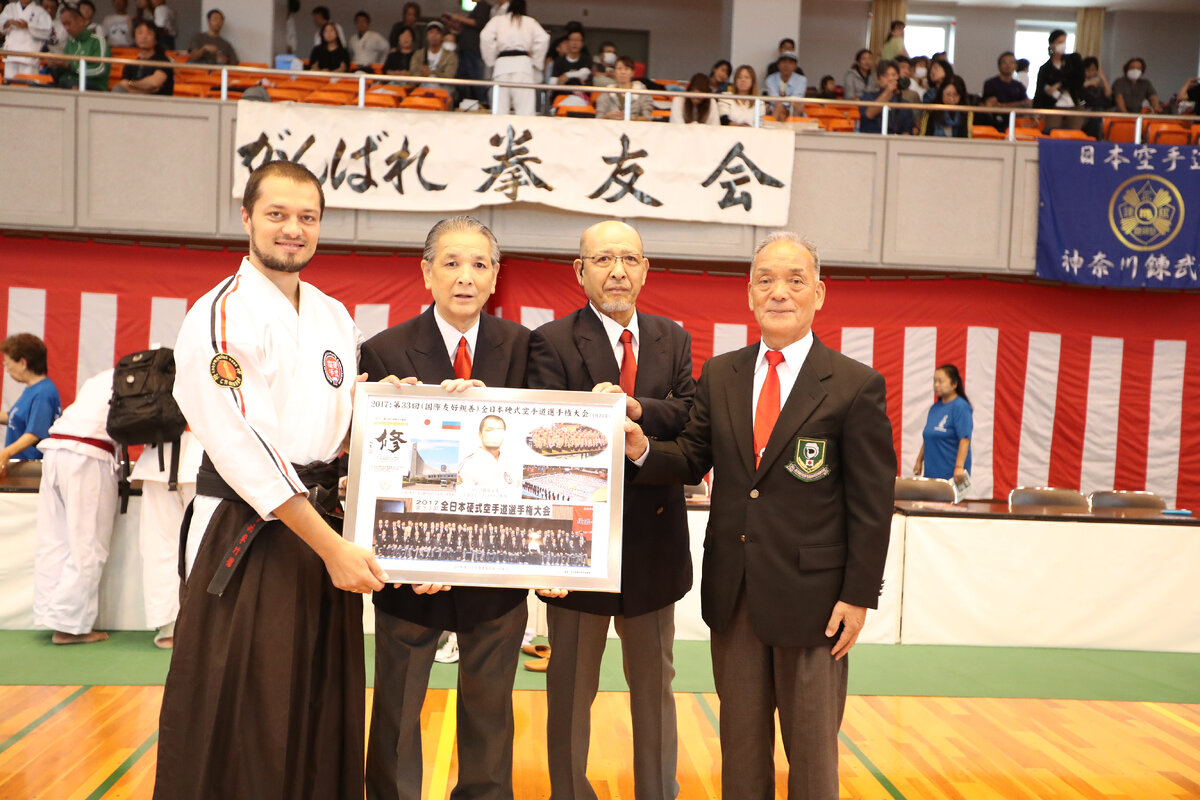 Кубок Японии 2017 / город Хирацука. Сенсей Сакума - справа, в центре - руководители региональной организации братья Уэхара.