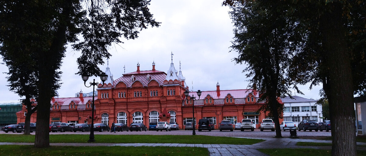 Сергиев Посад. Площадь перед Свято - Троицкой Сергиевой лаврой. Поездка моя. Фото моë. 