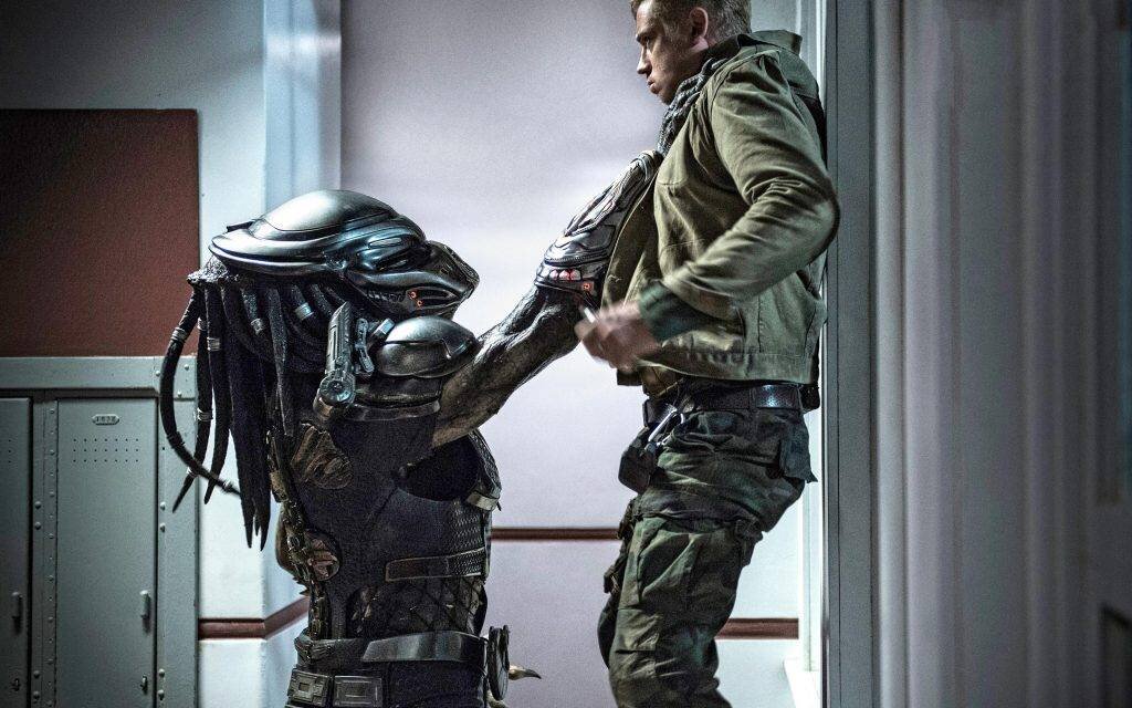 Кадр из фильма "Хищник" 2018 г.