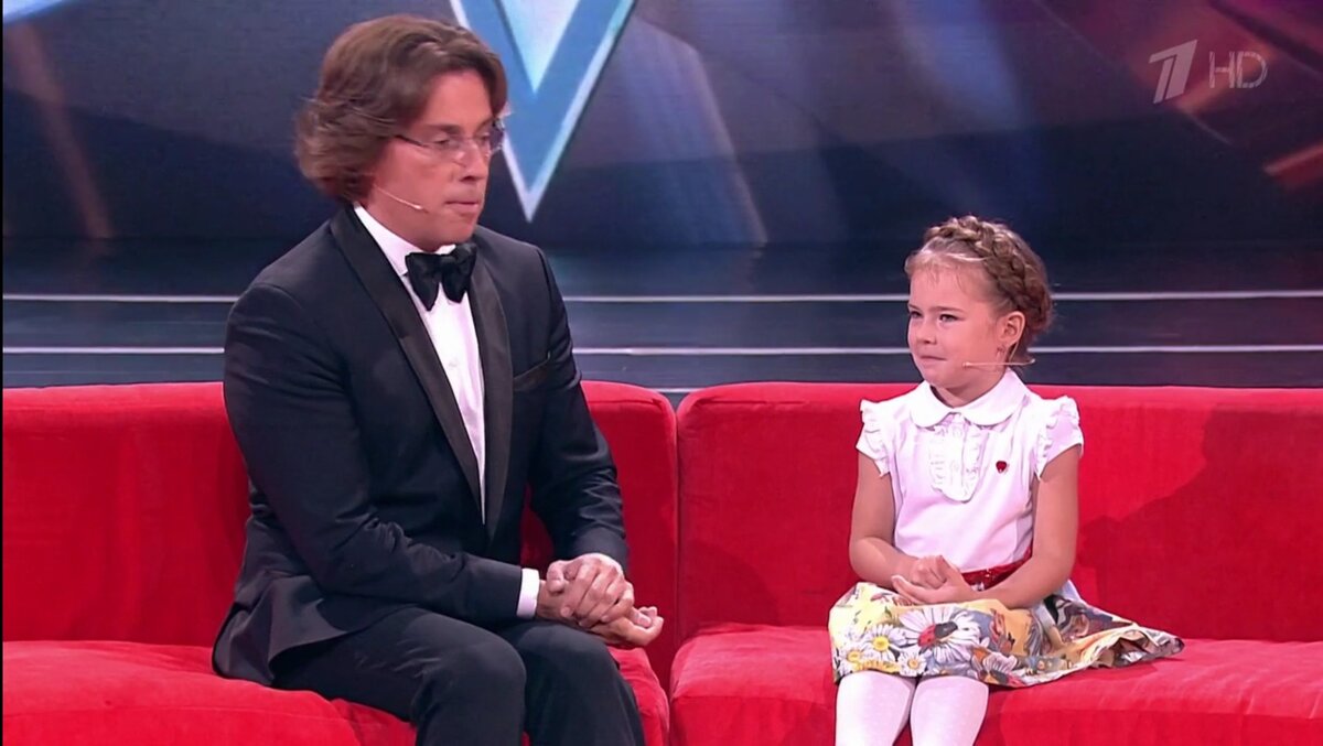 Максим Галкин и Настя Сперанская. Скриншот видео программы со страницы телешоу "Лучше всех" в соцсети "ВКонтакте" 