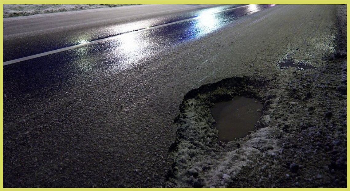 Увы, рижские дороги не совсем качественные. Фото: "Вести Сегодня"