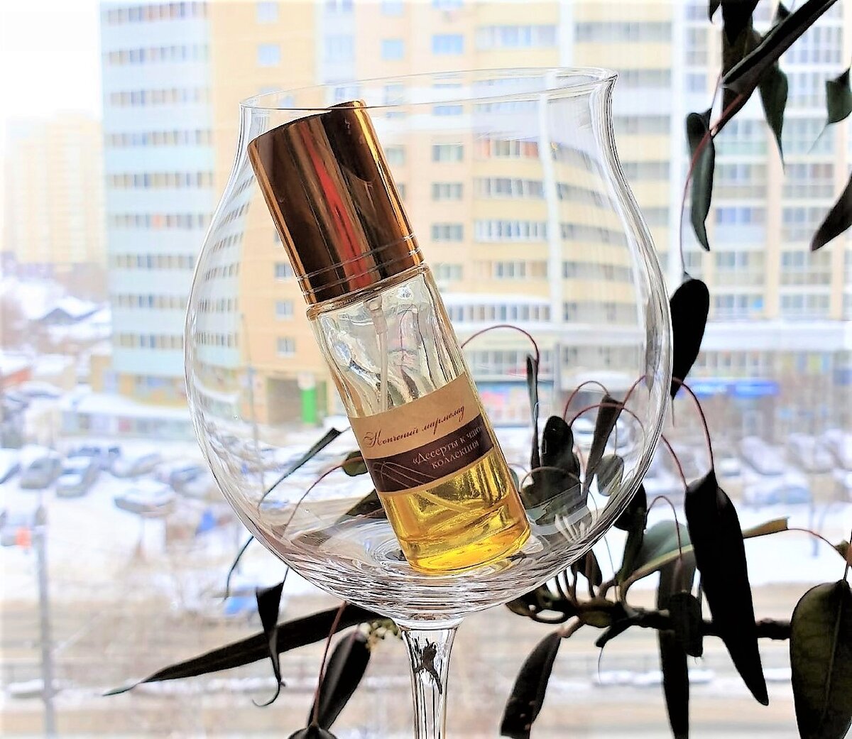 фото автора. Мой старый флакон, который четвёртый год продолжает благоухать...