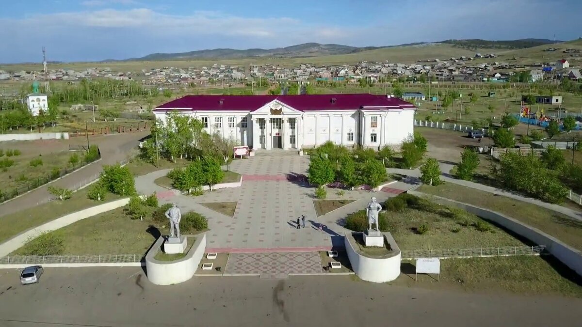 Достопримечательности России. Республика Бурятия. г. Гусиноозёрск. Дом Культуры. Фото из открытых источников.