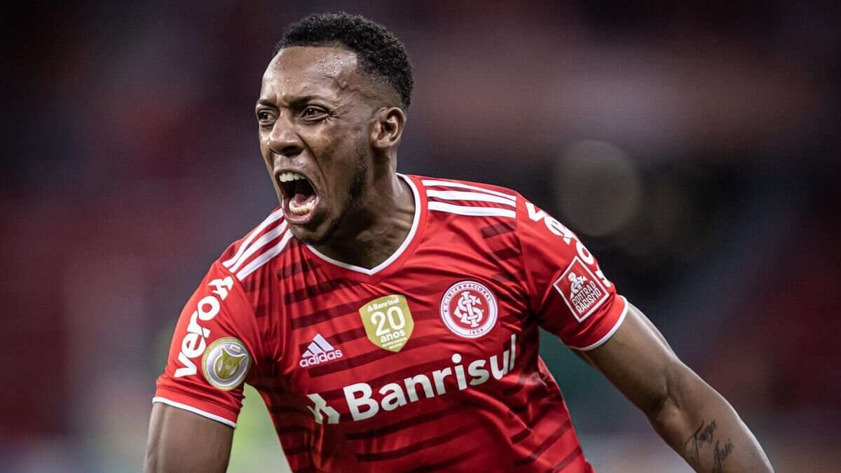    Защитник бразильского "Интернасьоналя" Мойзес.© Фото : Социальные сети "Интернасьоналя"