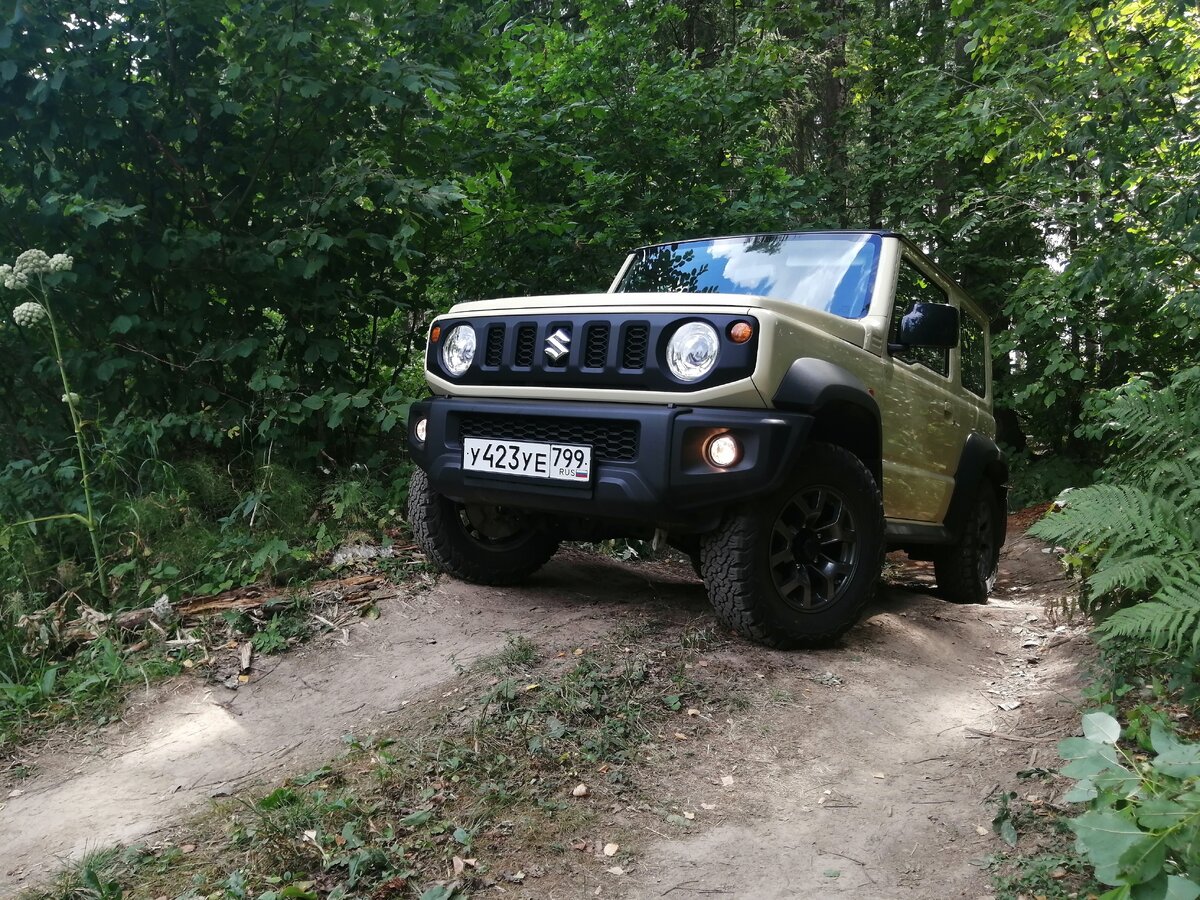     Мал, да брутал: тест-драйв внедорожника Suzuki Jimny с «автоматом» фото АвтоВзгляд