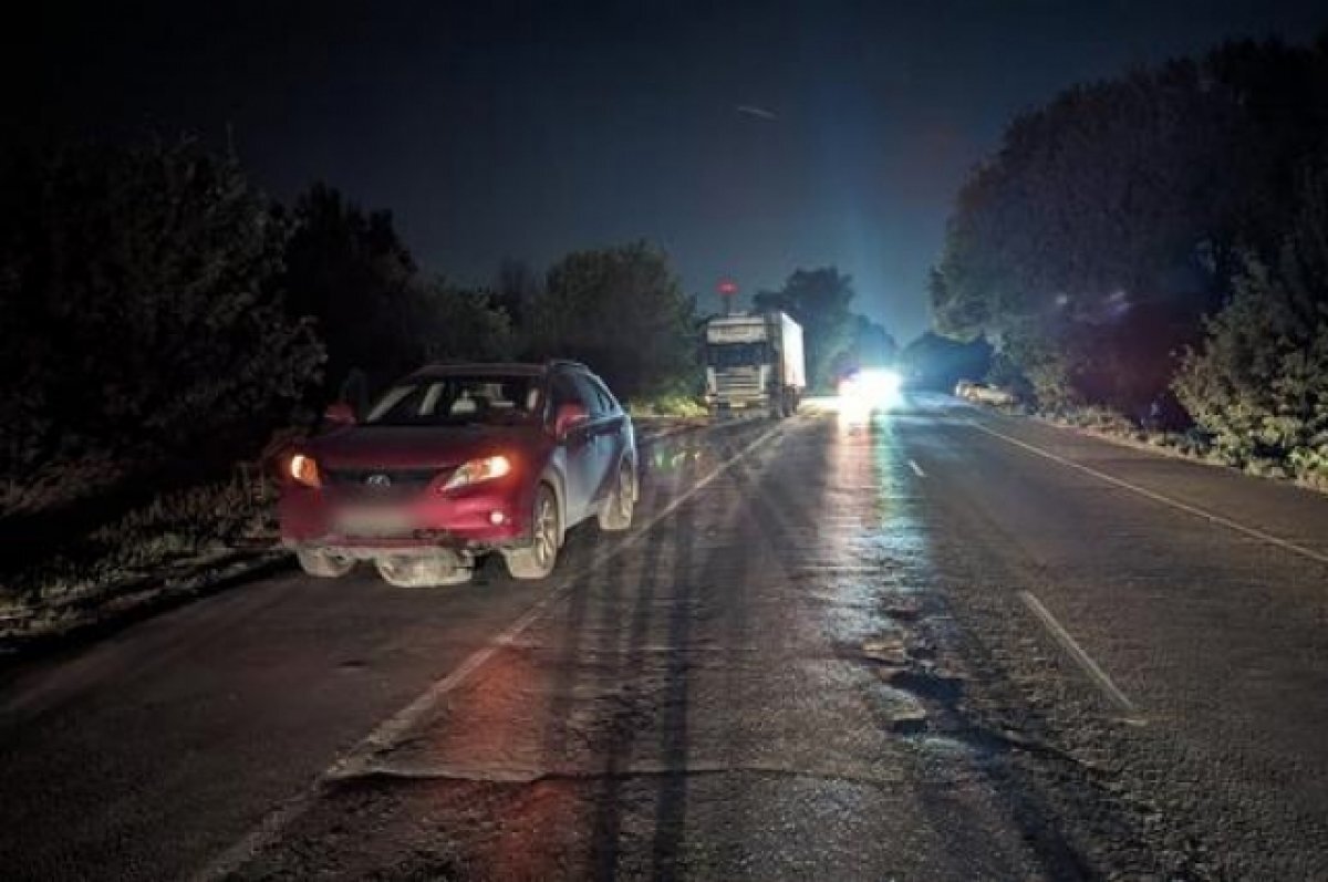    Два водителя и пассажир пострадали в массовом ночном ДТП под Волгоградом