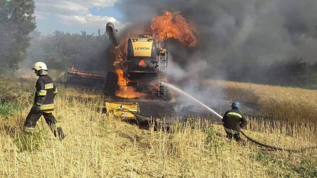 фото сотни комбайнов одновременно на поле