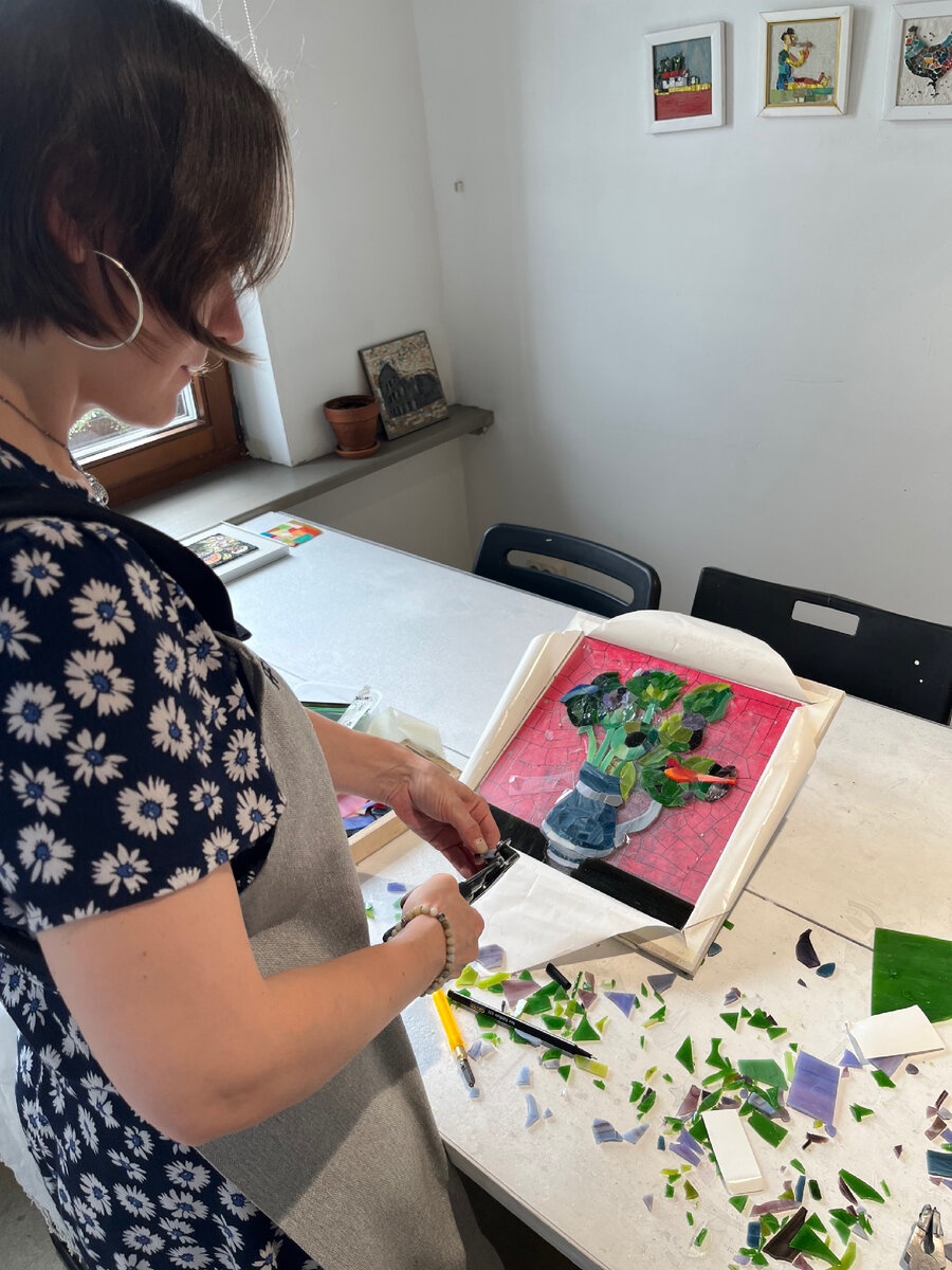 Обожаю эти цветные стёклышки, они, как леденцы монпансье. 