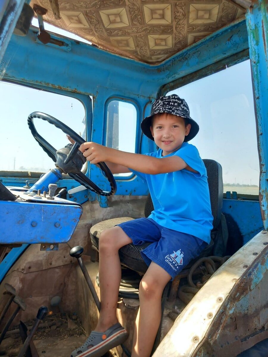    И за рулем трактора - интересно! Личный архив героя публикации