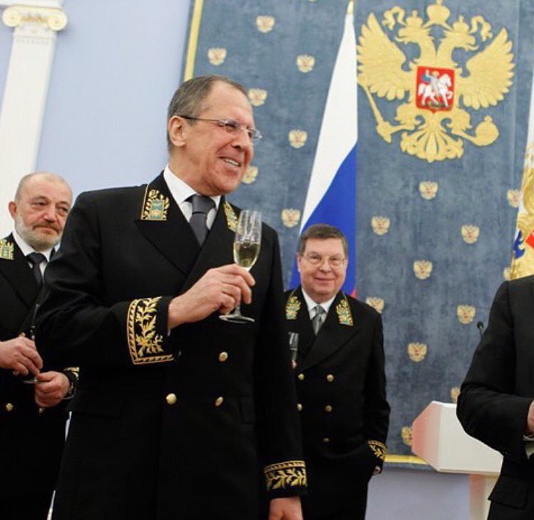 Умному человеку форма всегда к лицу