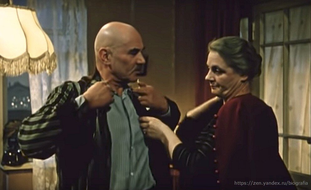 Кадр из фильма «Девушка с гитарой», 1958 г.