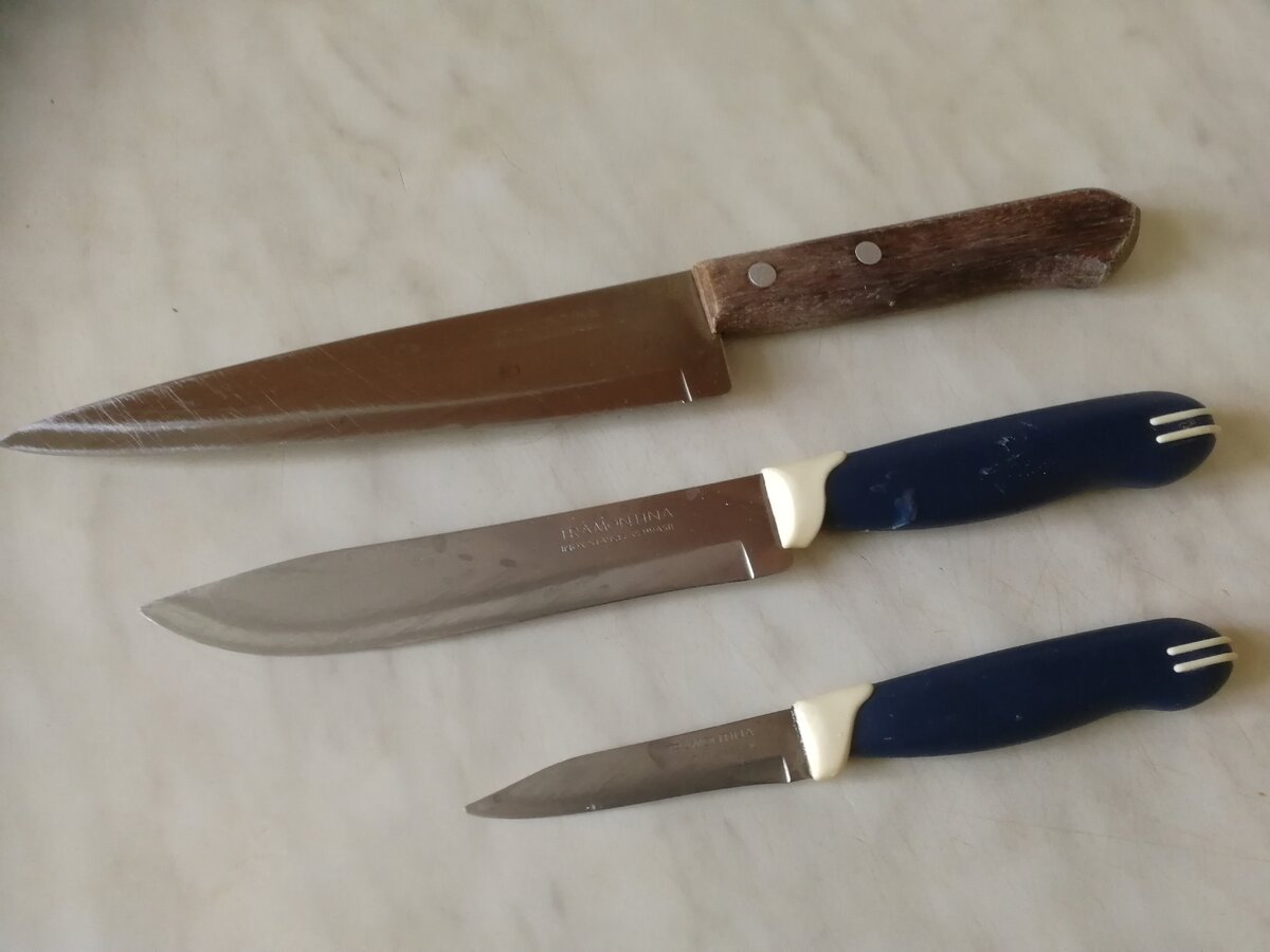 Когда-то я пользовался вот этими ножами. Сталь мягкая, поэтому точить их приходилось часто