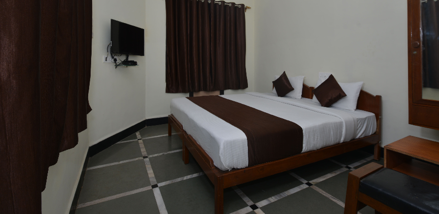 Standart Room. В номере есть балкон, сплит кондиционер, бесплатный сейф, телевизор. 