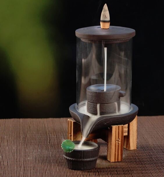 Как мы с Вами получаем знания, так и чаша наполняется дымом, создав дыру в трудных жизненных испытаниях