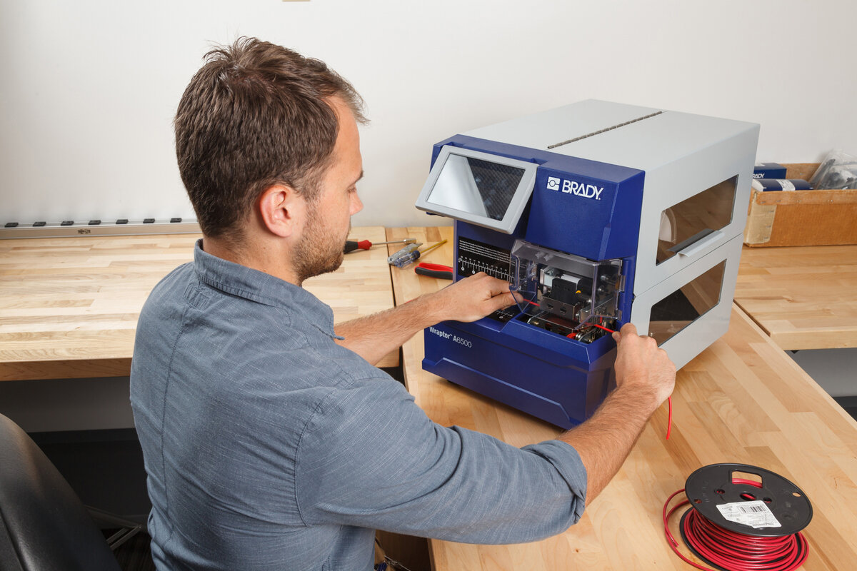 Маркировка провода на принтере этикеток BRADY WRAPTOR A6500