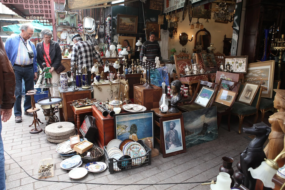 Где находится антикварный. Monastiraki Flea Market. Афины площадь Адриану блошиный рынок. Антикварный рынок. Блошиные рынки мира.