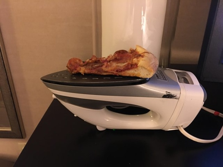 https://www.reddit.com/r/shittylifehacks/comments/9ql6b3/no_microwave_to_heat_up_leftover_pizza/