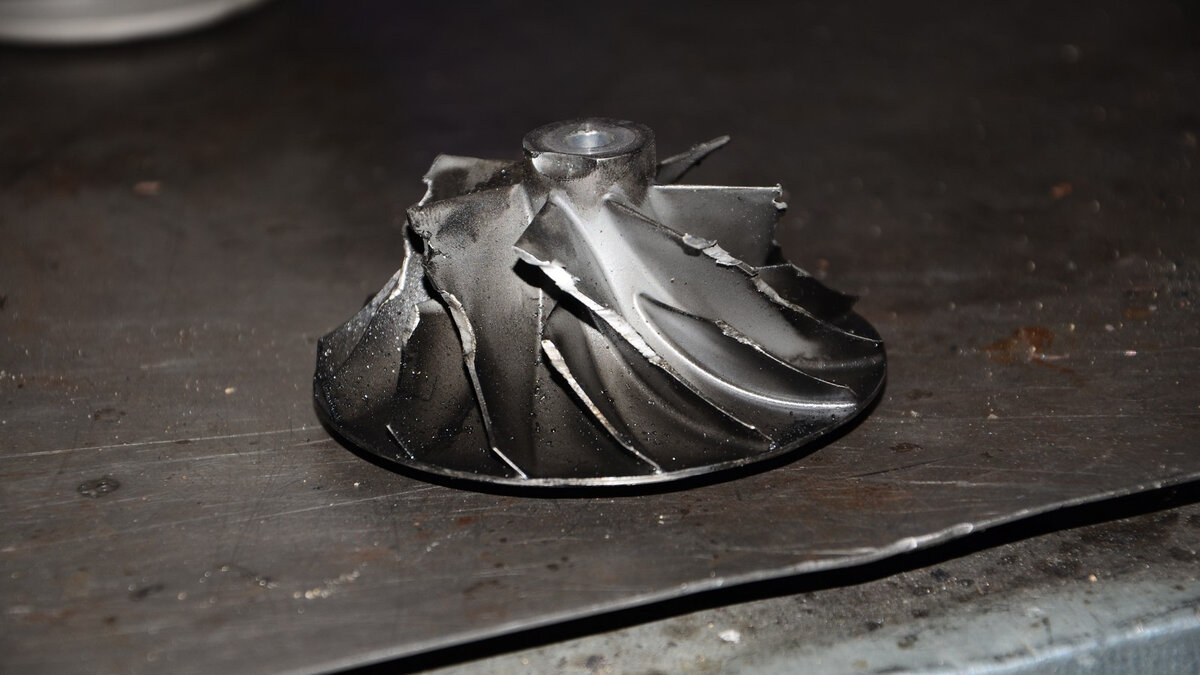 фото из яндекс картинок где видно смятие и отрыв лопастей