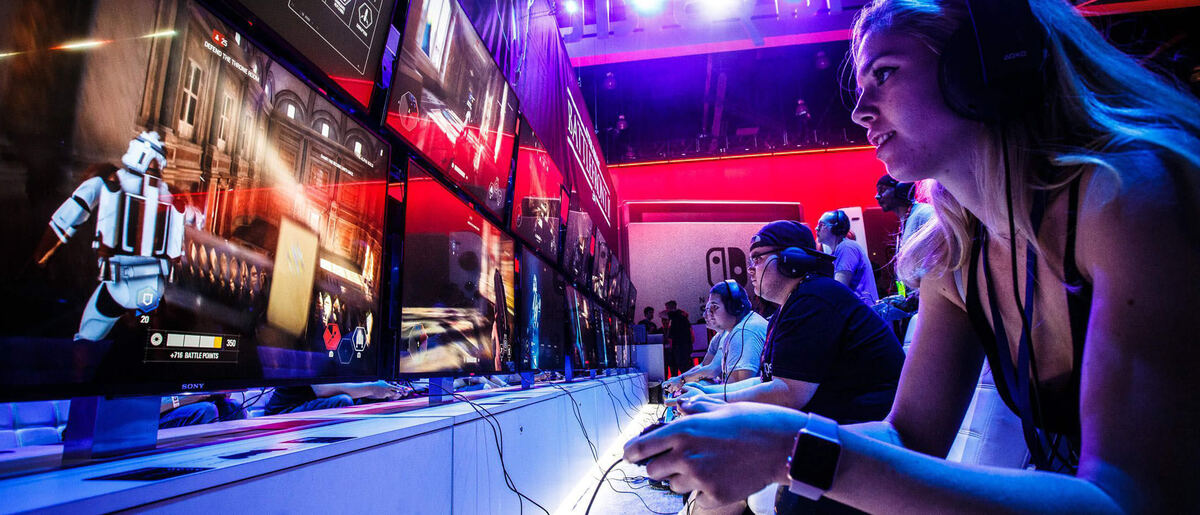 Большое количество трейлеров к играм!