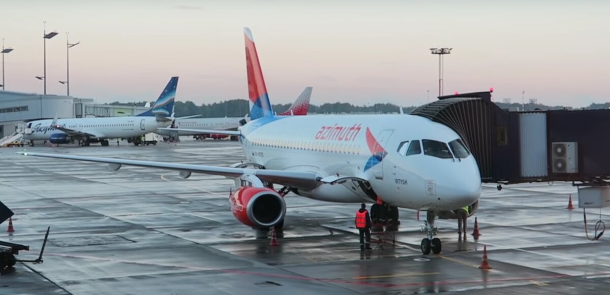 Внуково самолеты летают. МС-21 Азимут. Аэробус а320 Азимут. Самолеты во Внуково летают. Азимут Внуково.