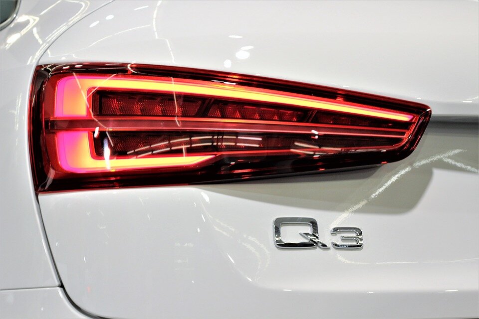 https://cdn.pixabay.com/photo/2018/04/19/17/42/car-3333784_960_720.jpg