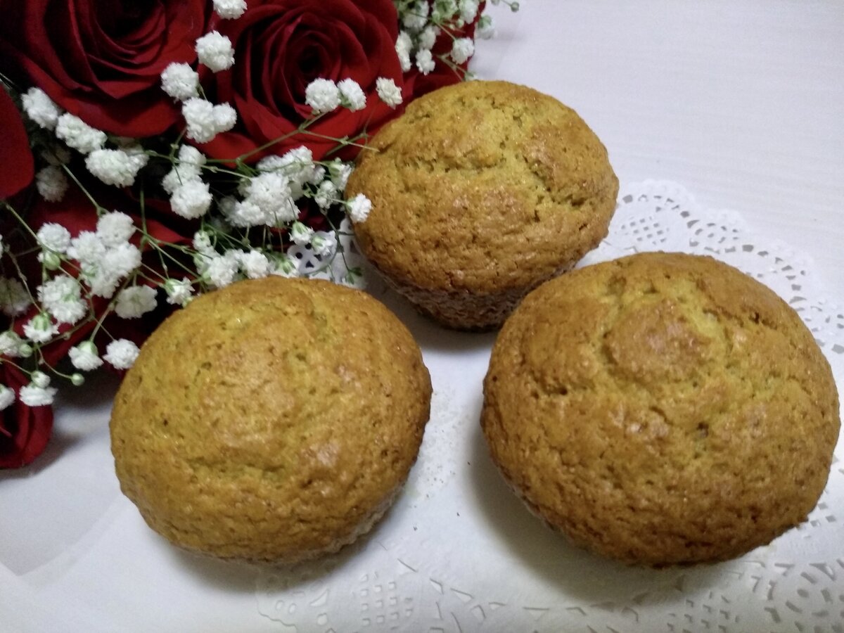 Добрый день! Сегодня делюсь рецептом вкусных и полезных морковных кексов, они просто тают во рту и точно придутся по вкусу всей семье.