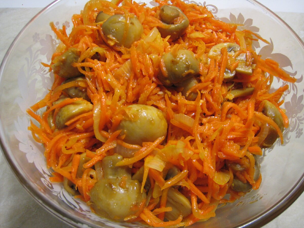 Корейская морковка с грибами