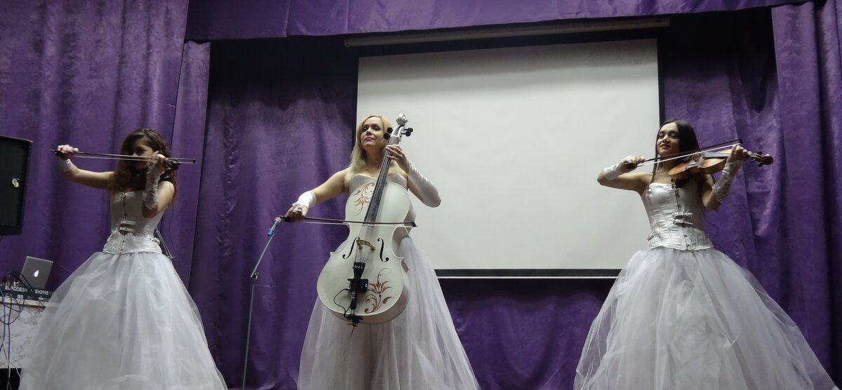 Трио «SILENZIUM» на сцене ИК-2
