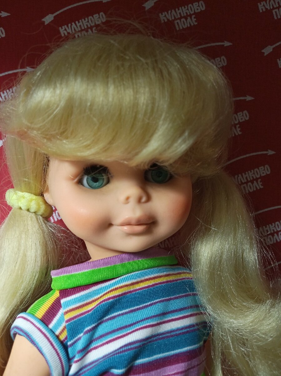 Клава от АРИ.  Какой чудесный нюдовый макияж  и роскошные волосы. А ведь ей как минимум 40 лет, за спиной активные детские игры!