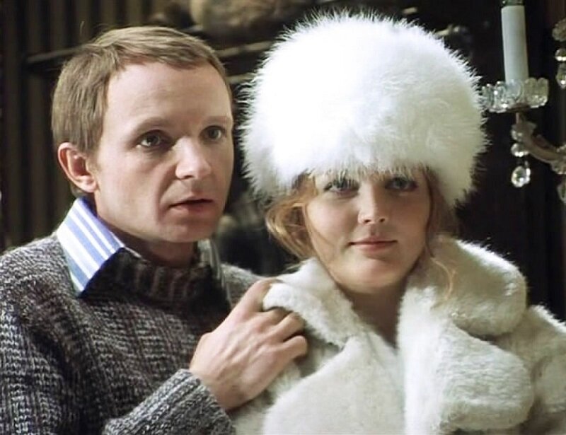 Галя? Такая же, как мама в плане характера. Только поглупее в интеллектуальном смысле.