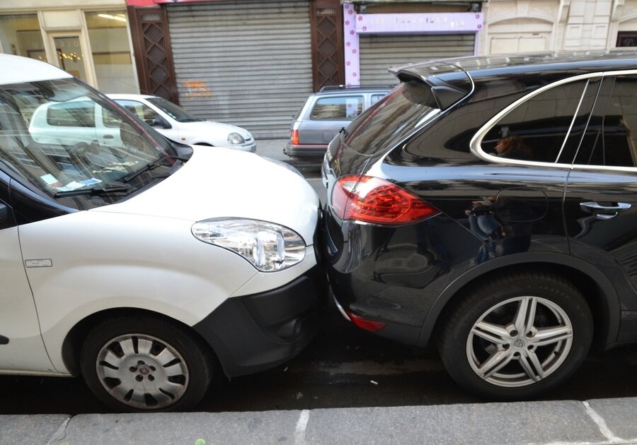 Источник фото: https://fotosky.ru/photo/183655/parkovka_v_parizhe-by-igor_neverov/from-popular/genre-106236-and-174544-and-171362-and-106229/