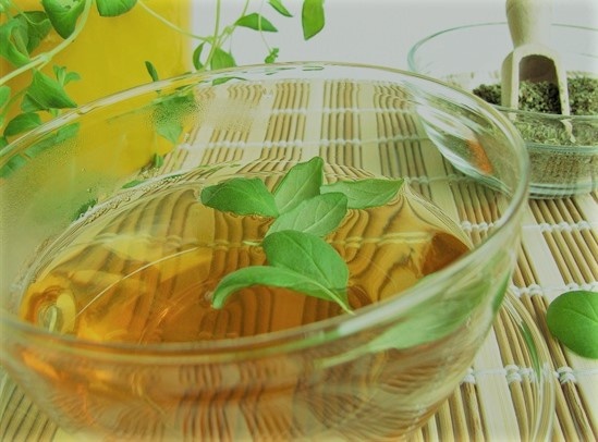 Чай из высушенных листьев майорана отлично подходит для пищеварения.