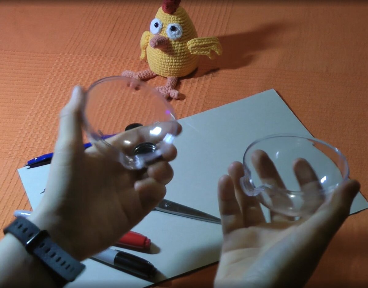 Она легко разбирается