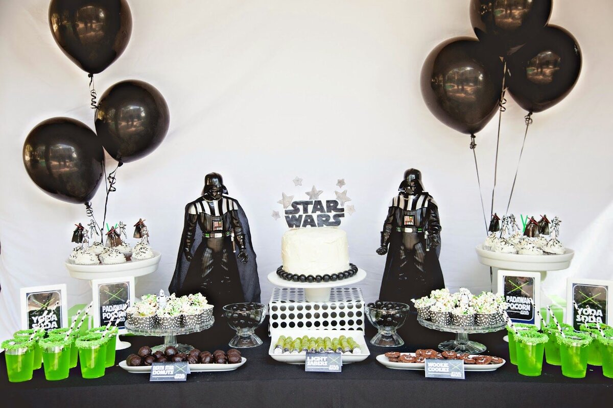 Пример оформления сладкого стола в стилистике Star Wars, источник фото: https://www.pinterest.ru/orsongygi/