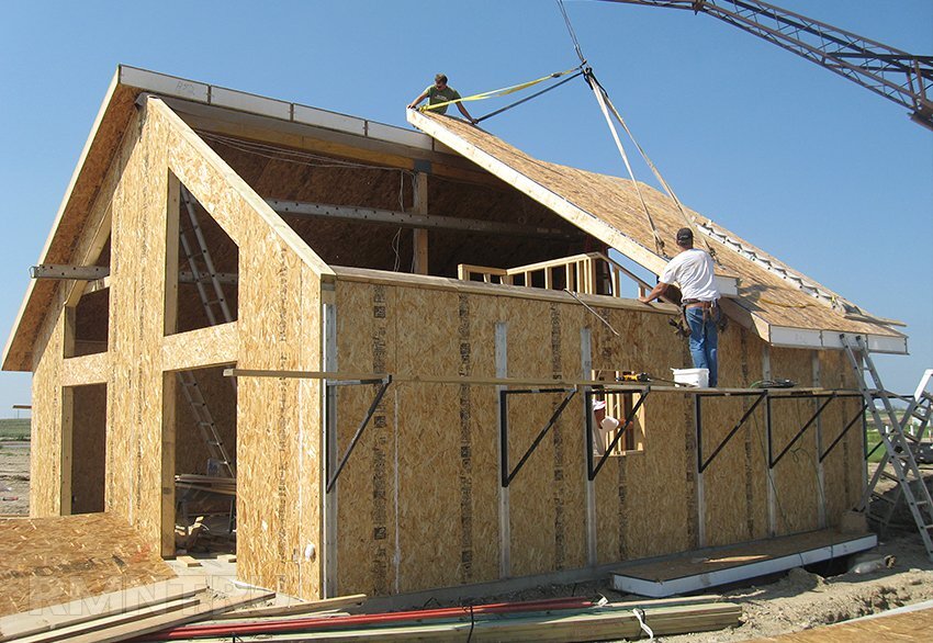 Пример сборки дома из сип-панелей.