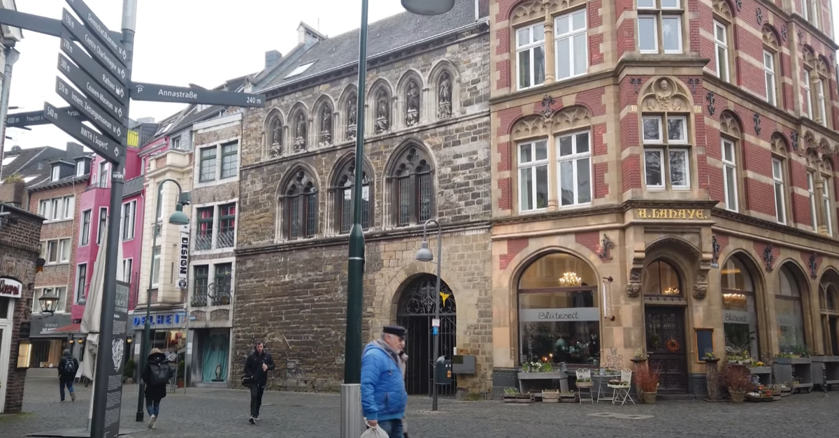 Фотогалерея города Бикенбах. Такие дома только в самом центра города, остальное - малоэтажная застройка.