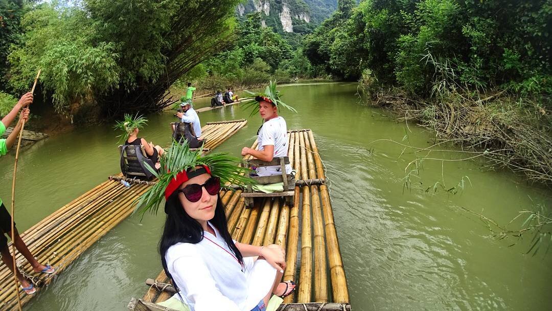 Где-то в Тайланде на бамбуковых плотах ищем крокодилов