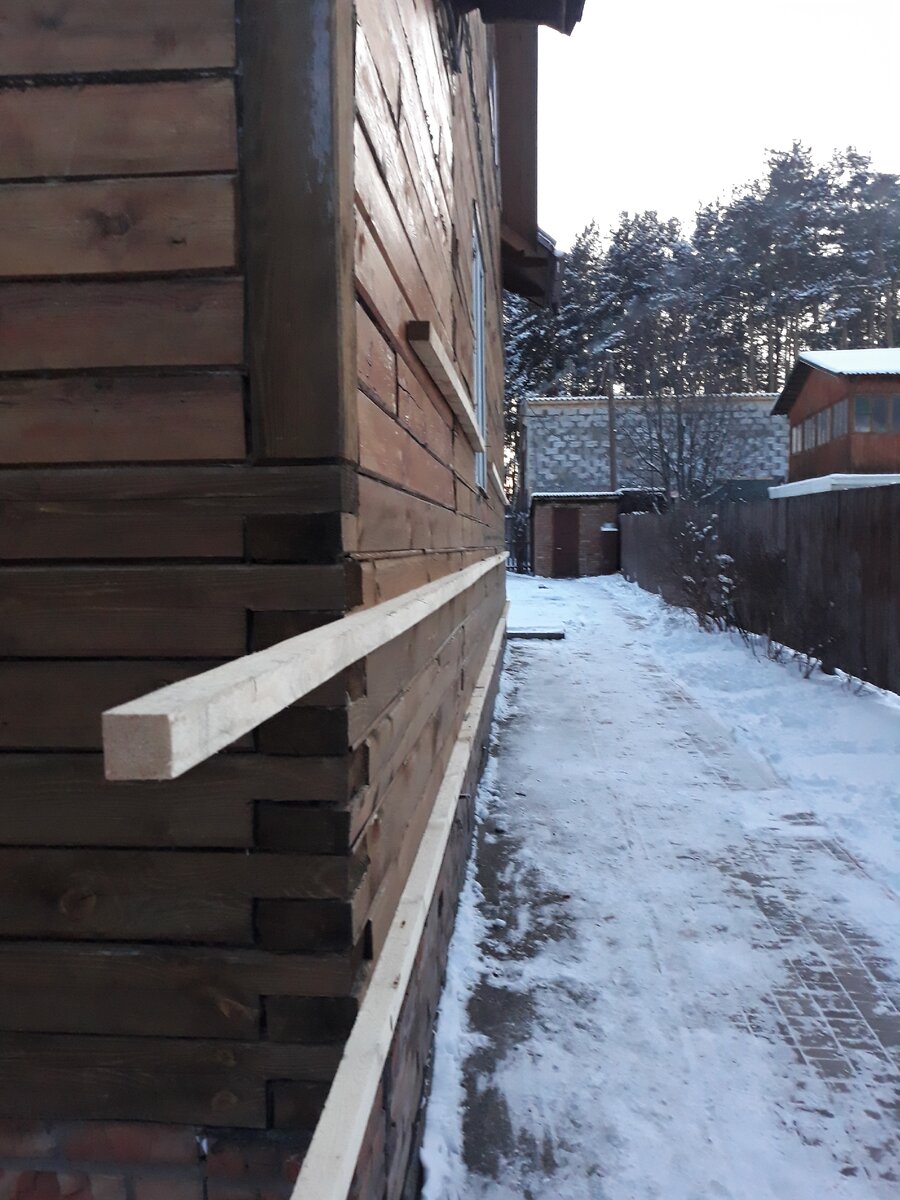 На даче всегда есть чем заняться. Даже зимой)