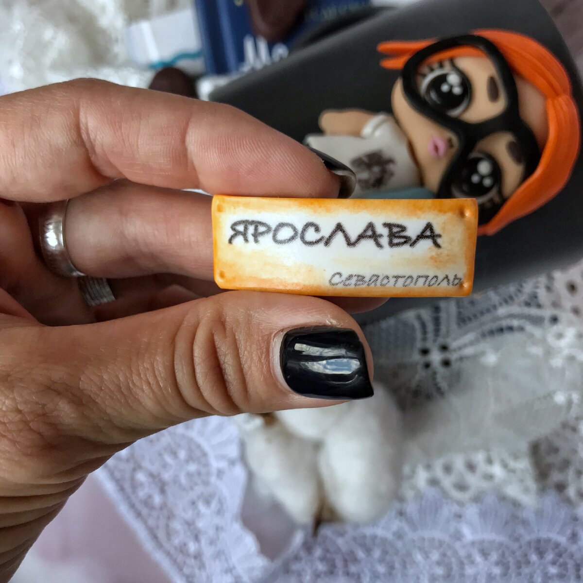 Фотографии работ не имеют отношения к истории  