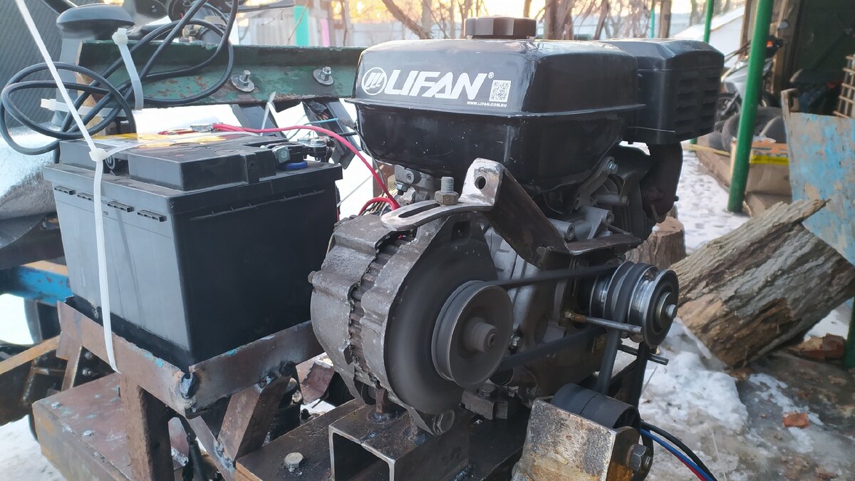 Генератор вращается в обратную сторону, но это не мешает его работе