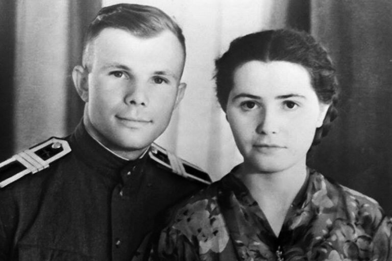 Юрий Гагарин и Валентина Горячева.  Фото: https://biographe.ru/