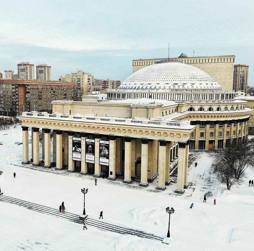 Площадь Ленина. Театр оперы и балета. Фото из открытого источника.