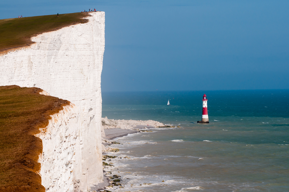 Утес на английском. Меловые скалы Дувра. Белые скалы Дувра, Англия (White Cliffs of Dover). Мыс бичи хед Великобритания. Меловые холмы Англия.