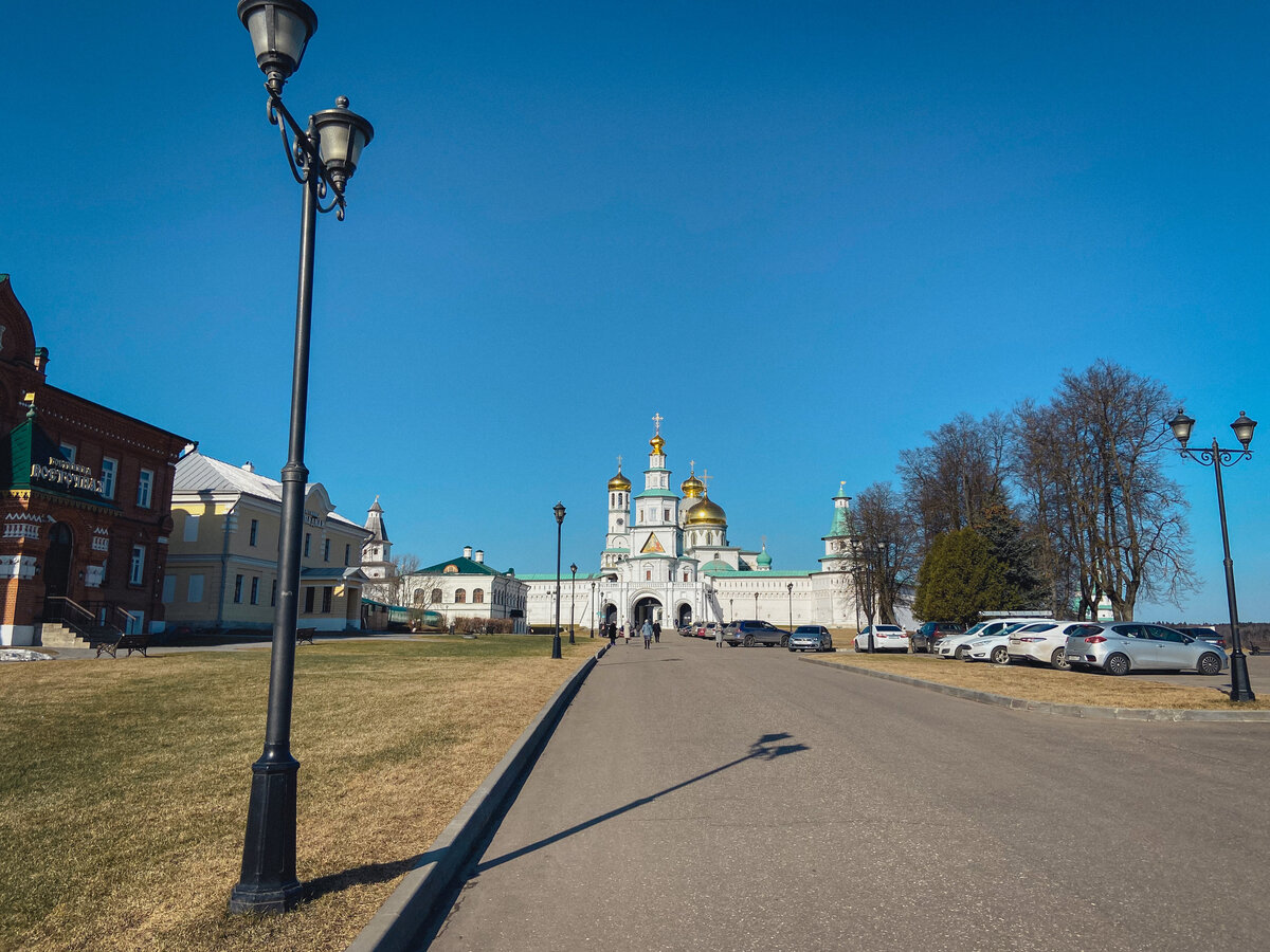 Истра. Новый Иерусалим, ретро автомобили и катушки Тесла. Куда поехать на  выходные из Москвы? | Путешествия, которые рядом | Дзен