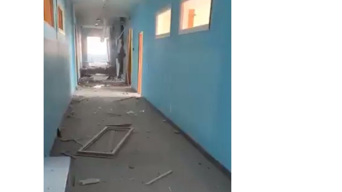 По выбитым дверям на первом этаже можно предположить, что операция длилась несколько десятков минут. 