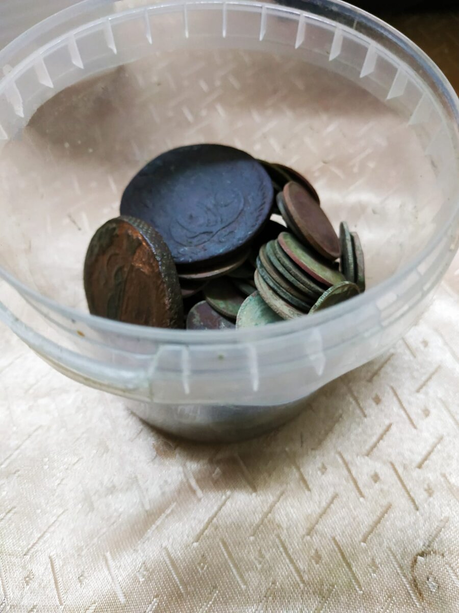 Монеты в банке 